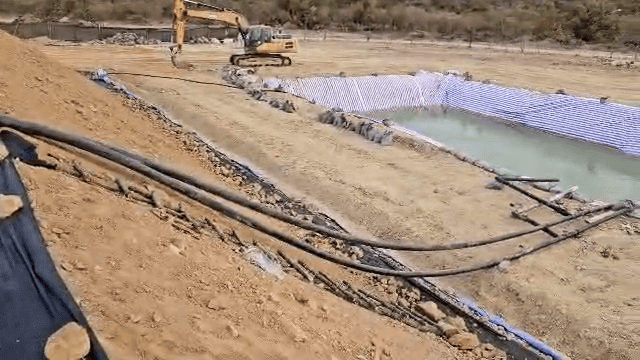 Gold tailings heap leaching